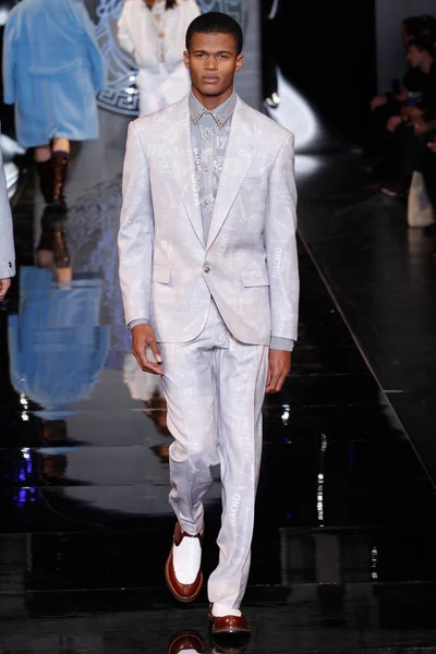 Look 48